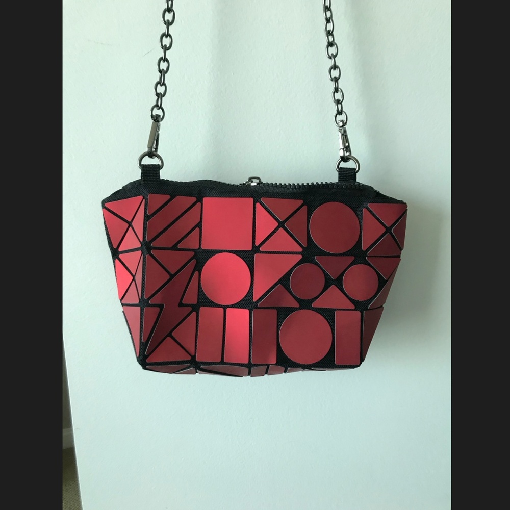 Geometric crossbody